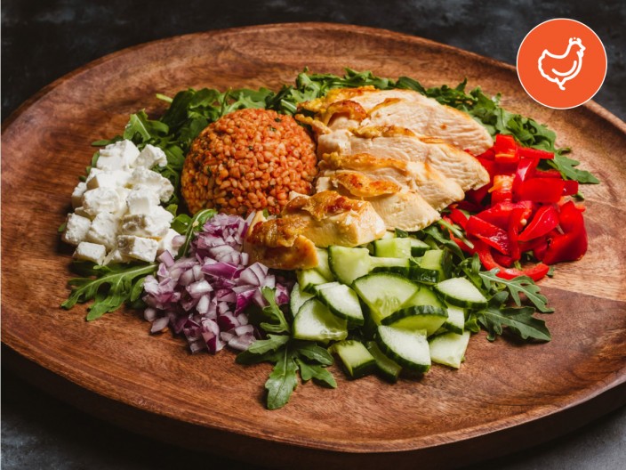 Ropogós csirkemell paradicsomos bulgurral és zöldségekkel